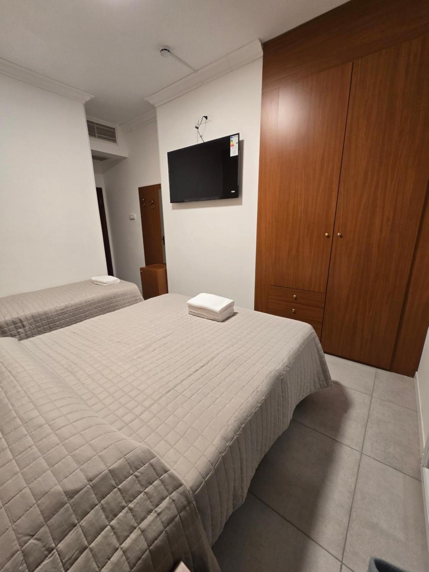 Hotel Helios Beach Milano Marittima Bagian luar foto