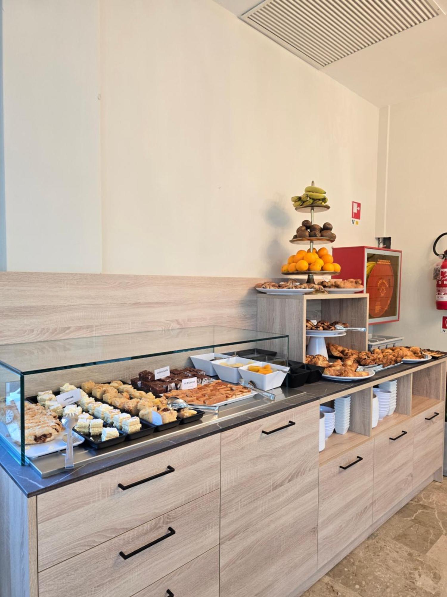 Hotel Helios Beach Milano Marittima Bagian luar foto