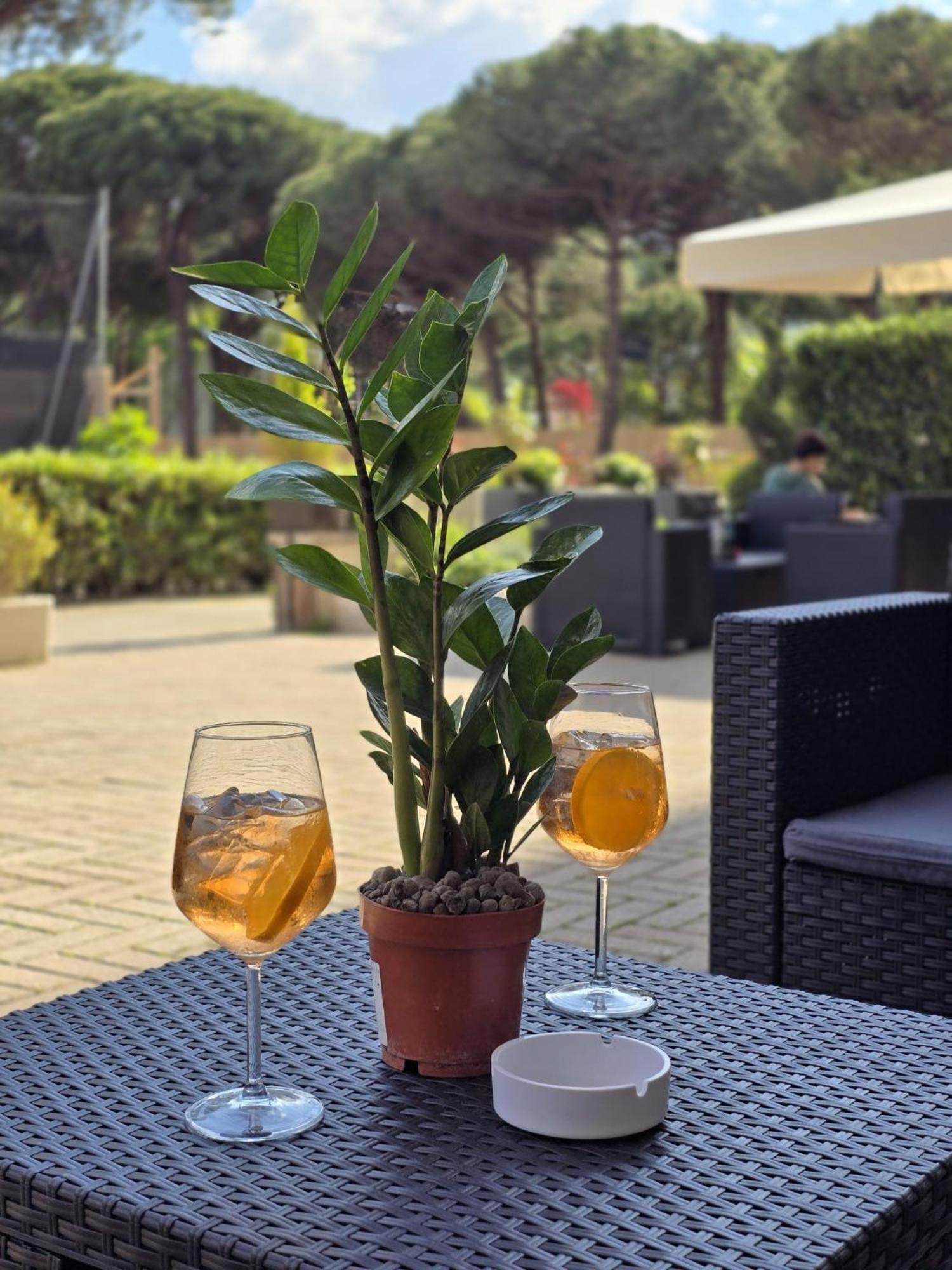 Hotel Helios Beach Milano Marittima Bagian luar foto