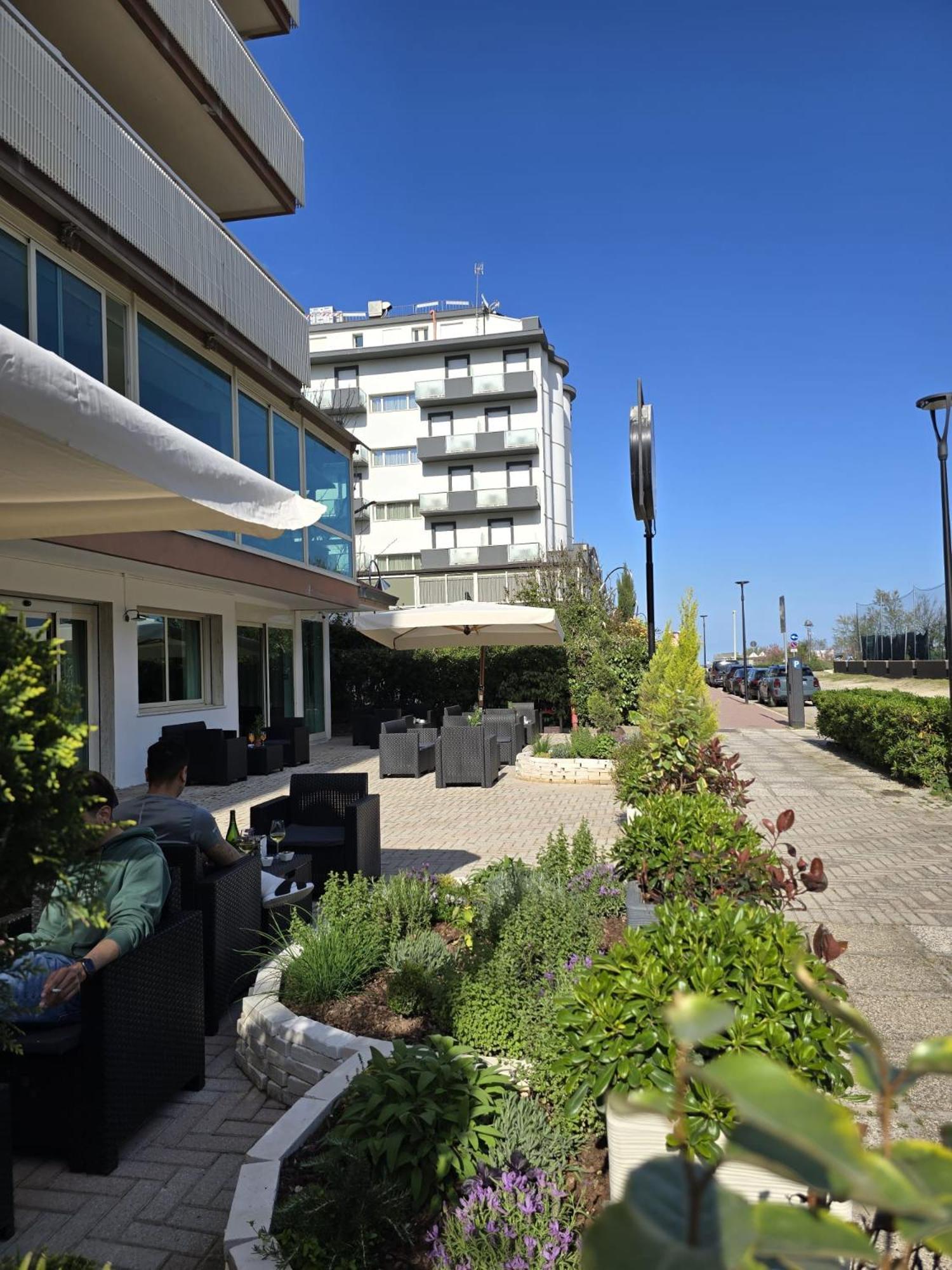 Hotel Helios Beach Milano Marittima Bagian luar foto