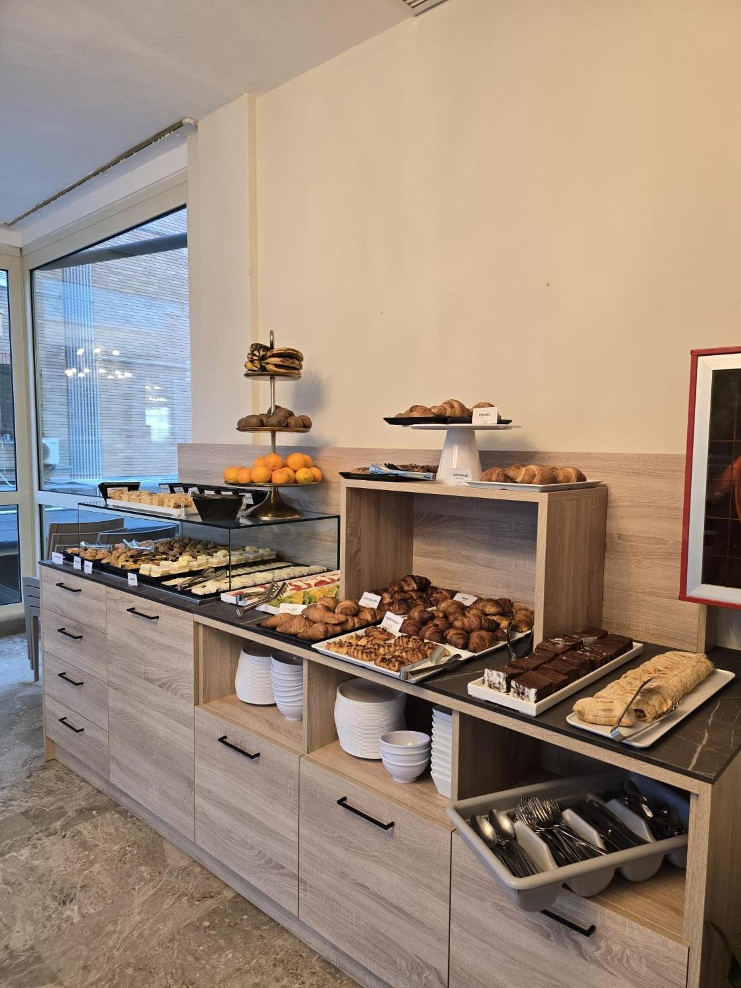 Hotel Helios Beach Milano Marittima Bagian luar foto